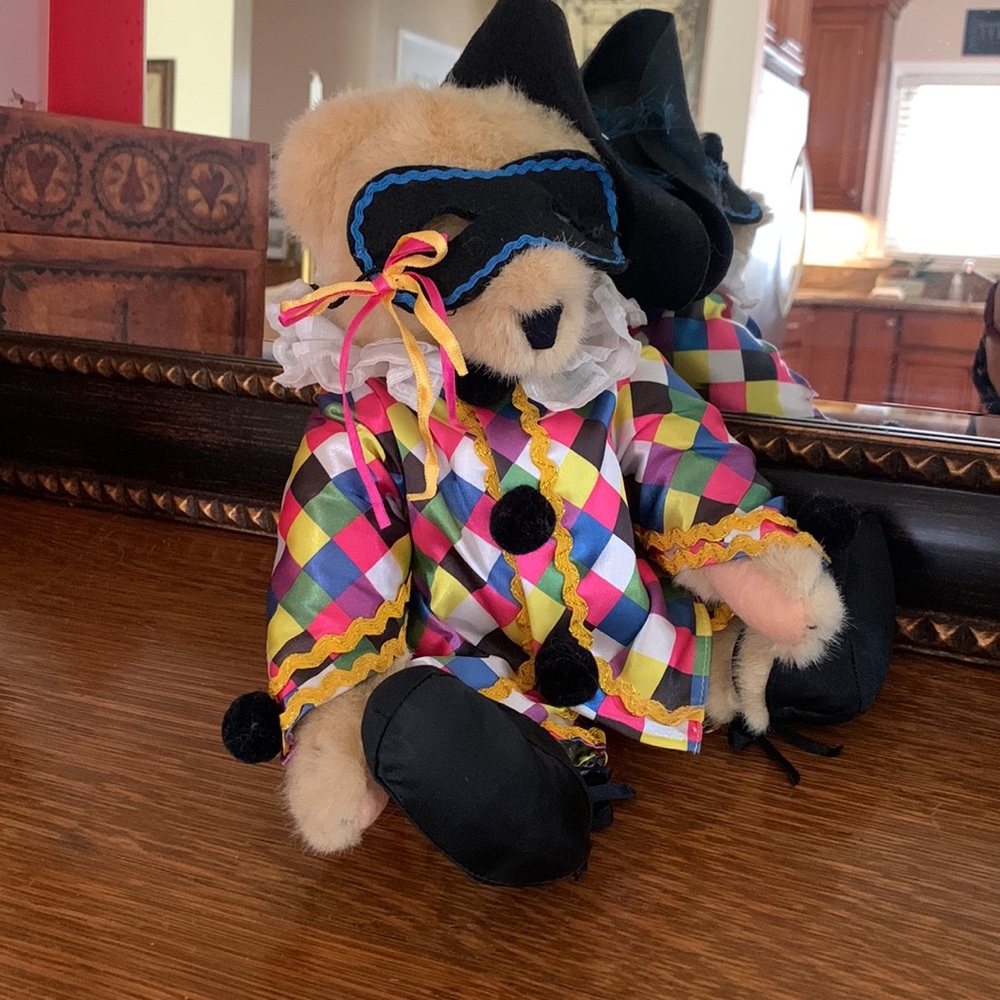 1991 VanderBear Bal Masque Collection Bear
